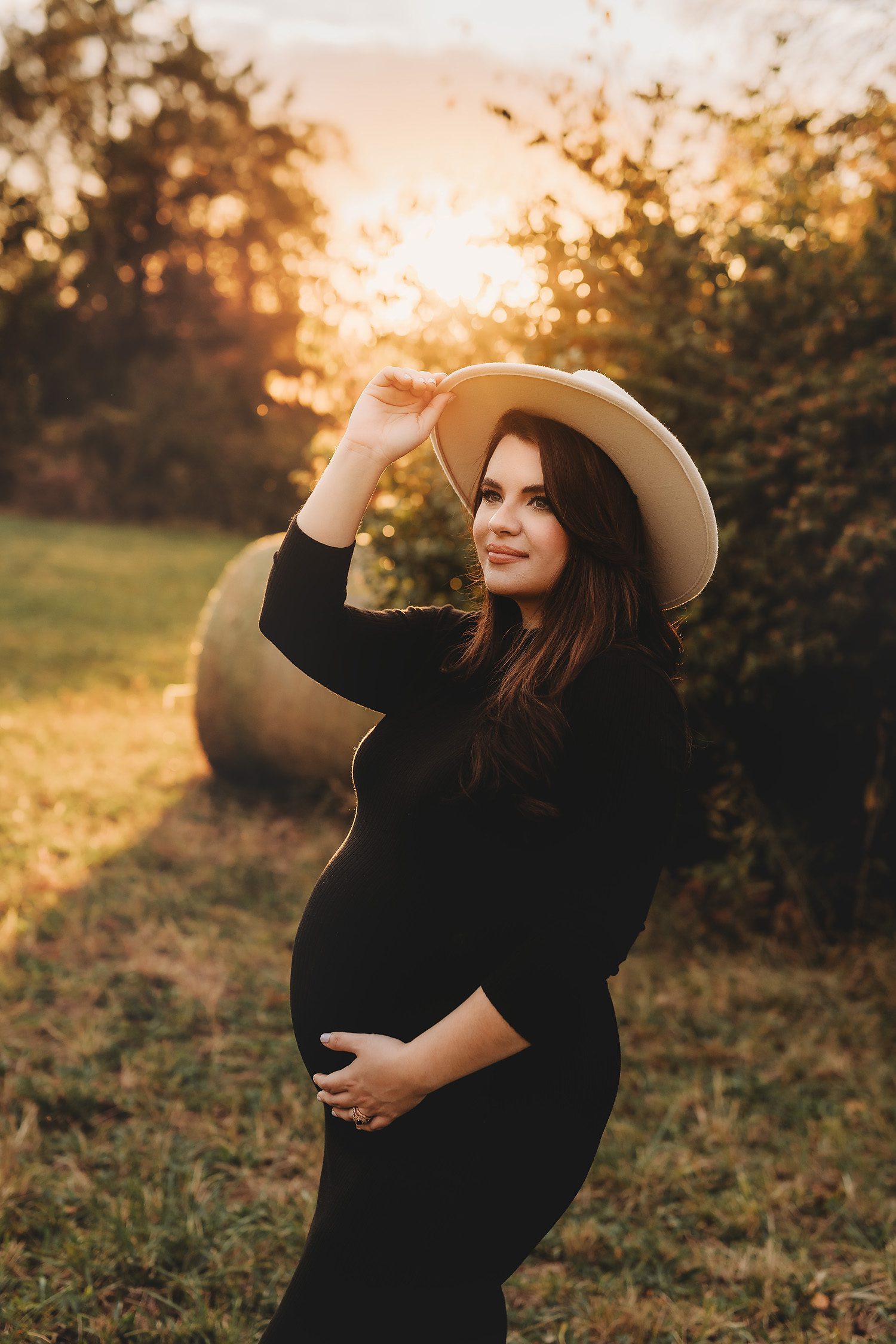 Outdoor Maternity Photos in Nashville: What to Wear, When to Schedule & What to Expect