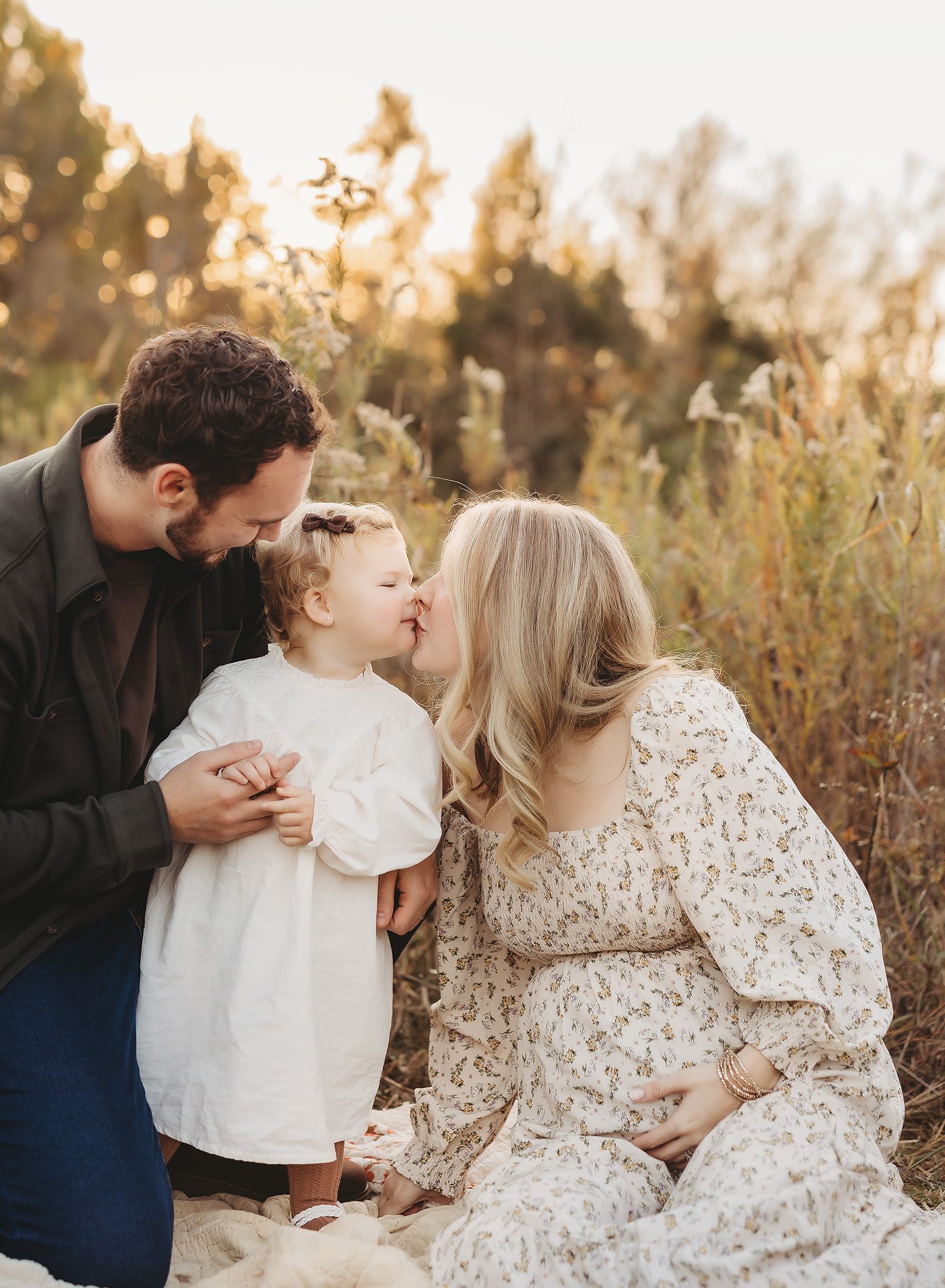 Outdoor Maternity Photos in Nashville: What to Wear, When to Schedule & What to Expect
