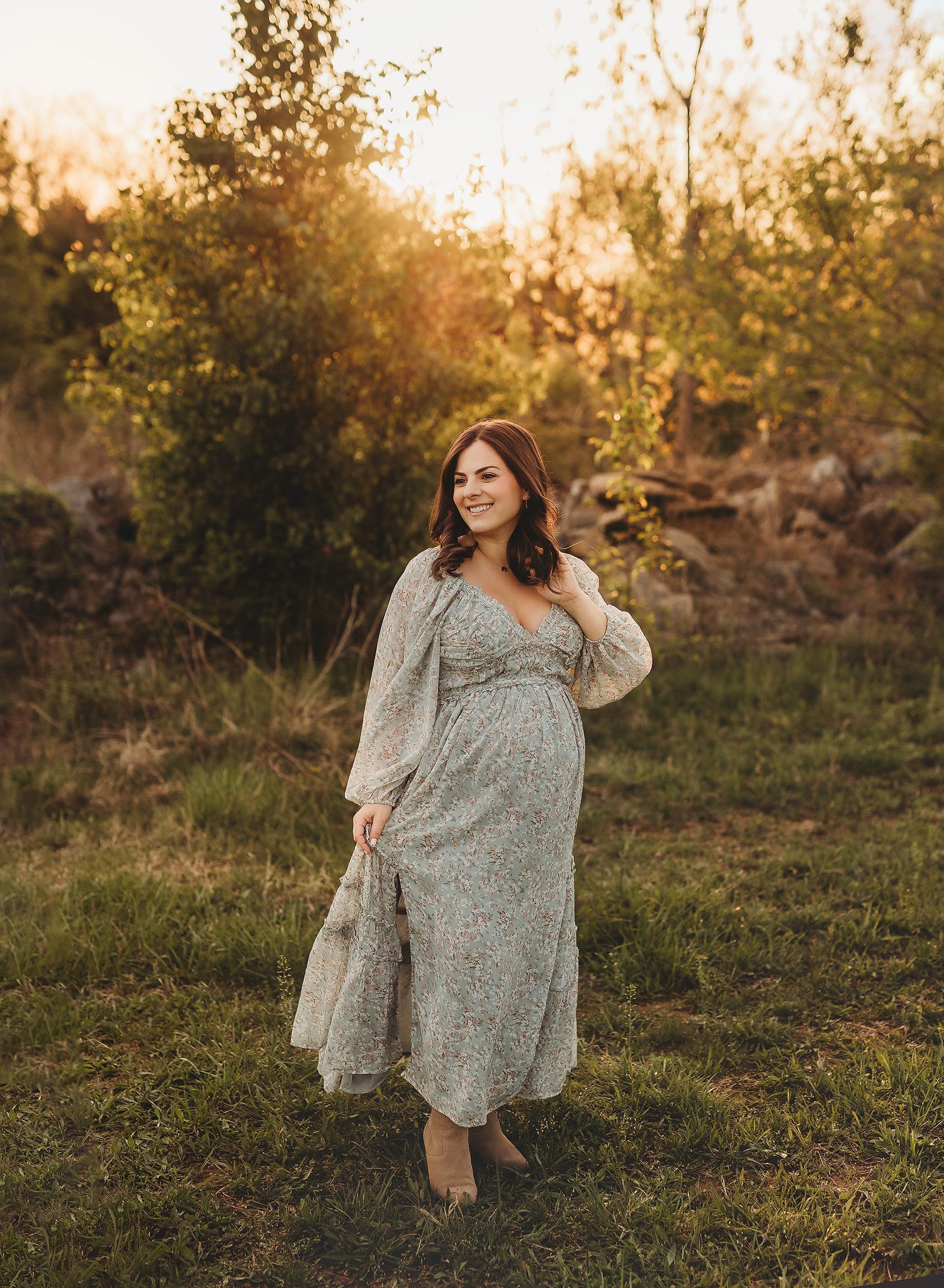 Outdoor Maternity Photos in Nashville: What to Wear, When to Schedule & What to Expect