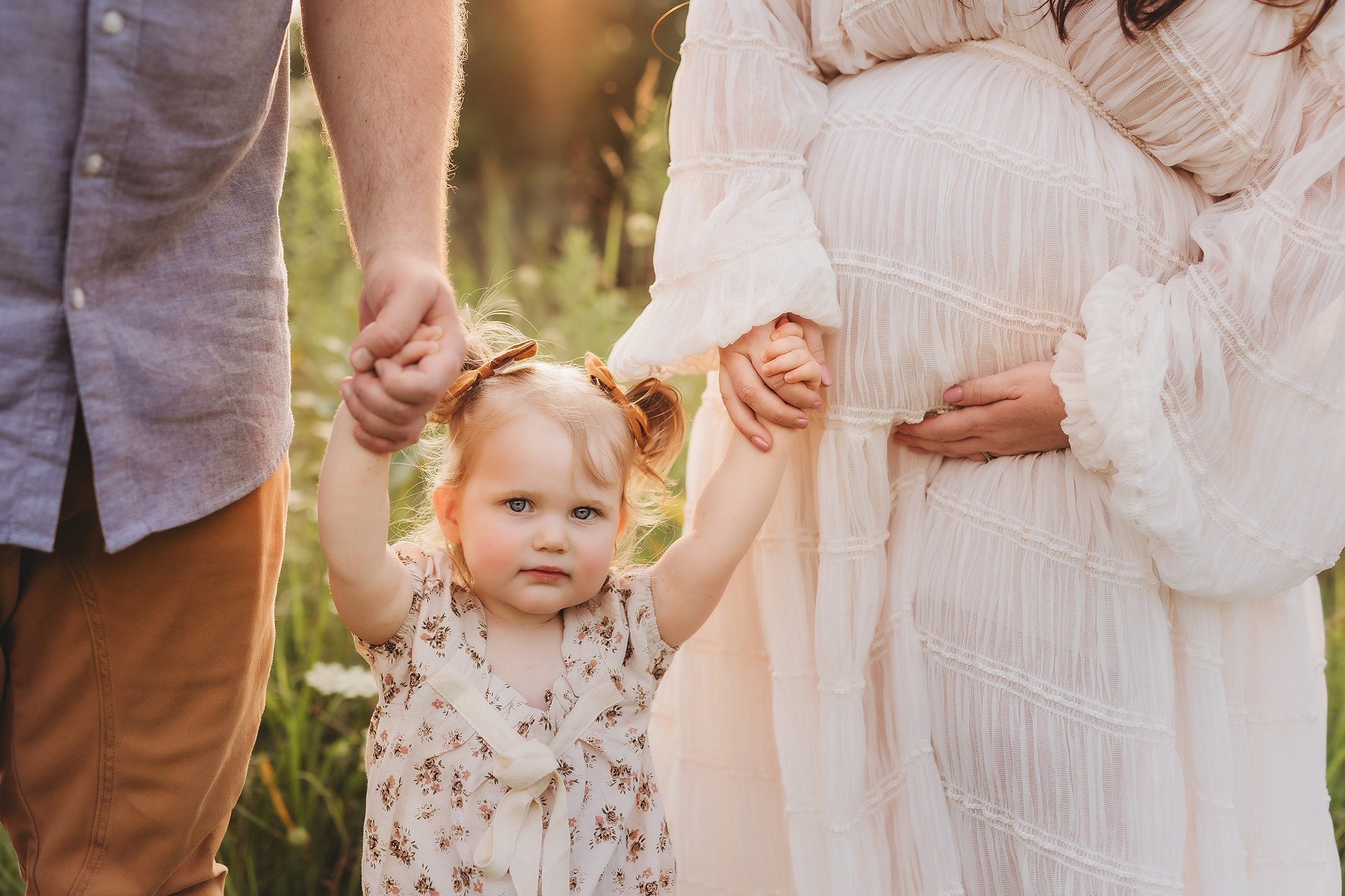 Outdoor Maternity Photos in Nashville: What to Wear, When to Schedule & What to Expect