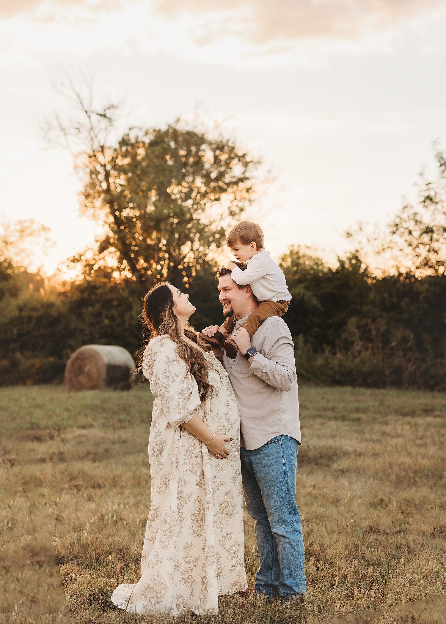 Outdoor Maternity Photos in Nashville: What to Wear, When to Schedule & What to Expect