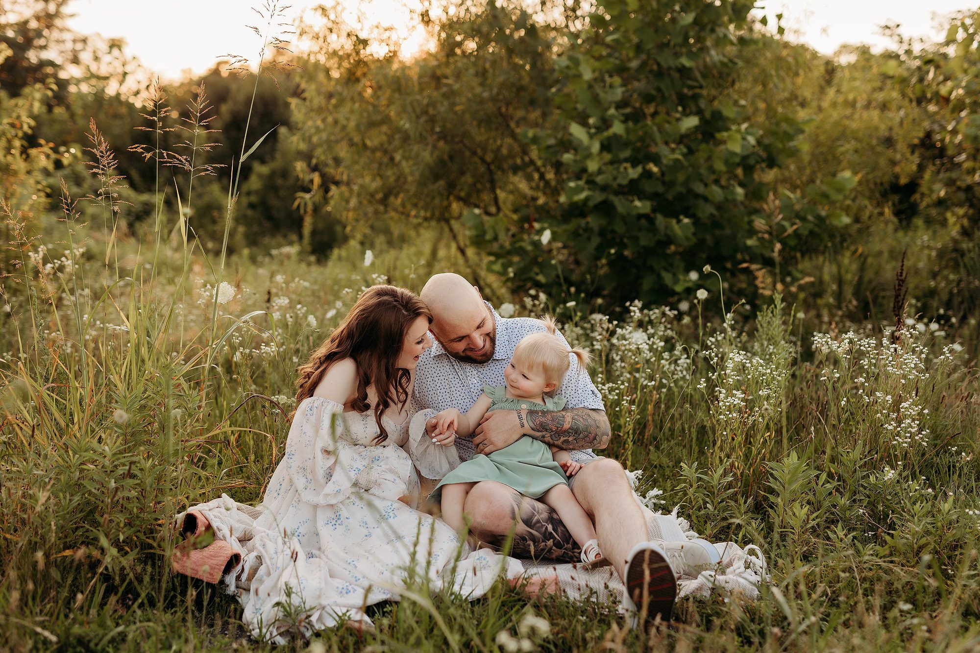 Outdoor Maternity Photos in Nashville: What to Wear, When to Schedule & What to Expect