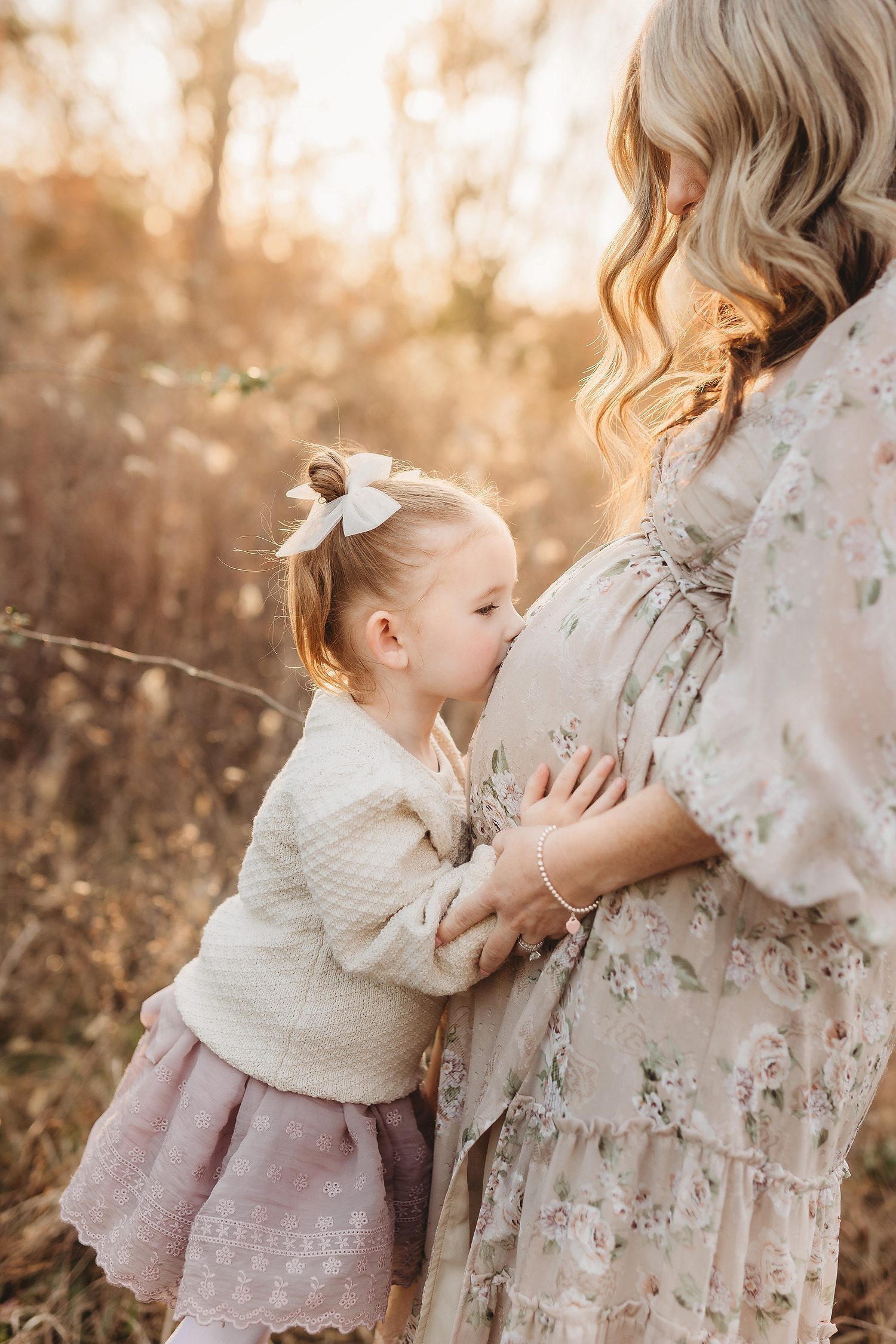 Outdoor Maternity Photos in Nashville: What to Wear, When to Schedule & What to Expect