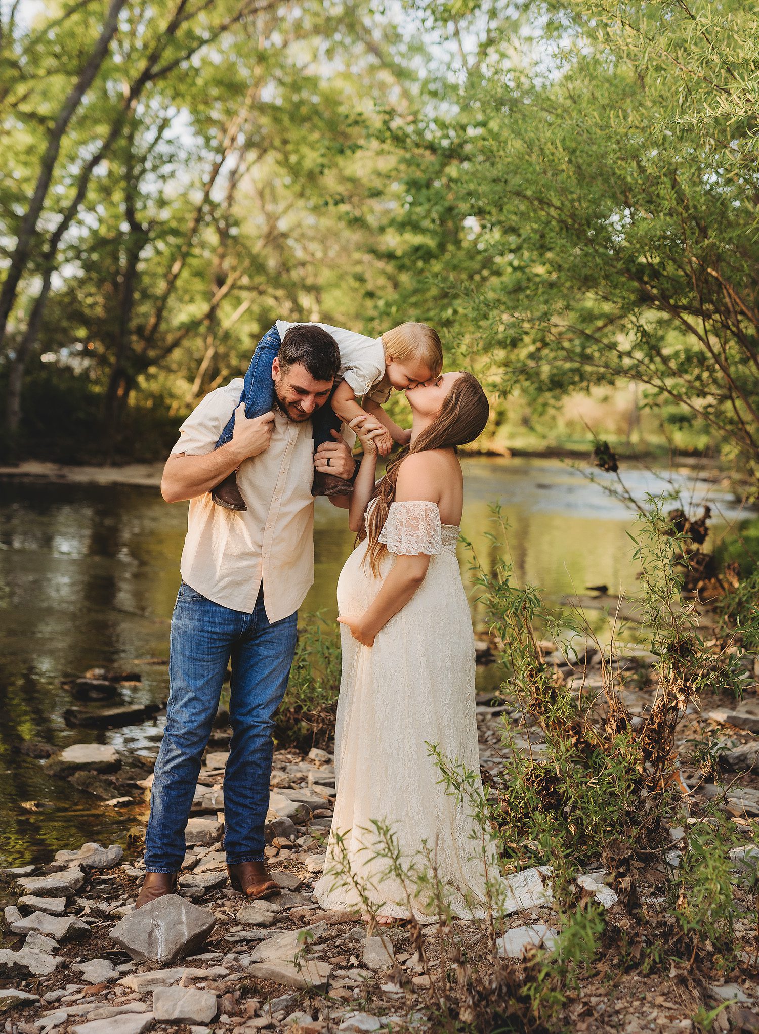 Outdoor Maternity Photos in Nashville: What to Wear, When to Schedule & What to Expect