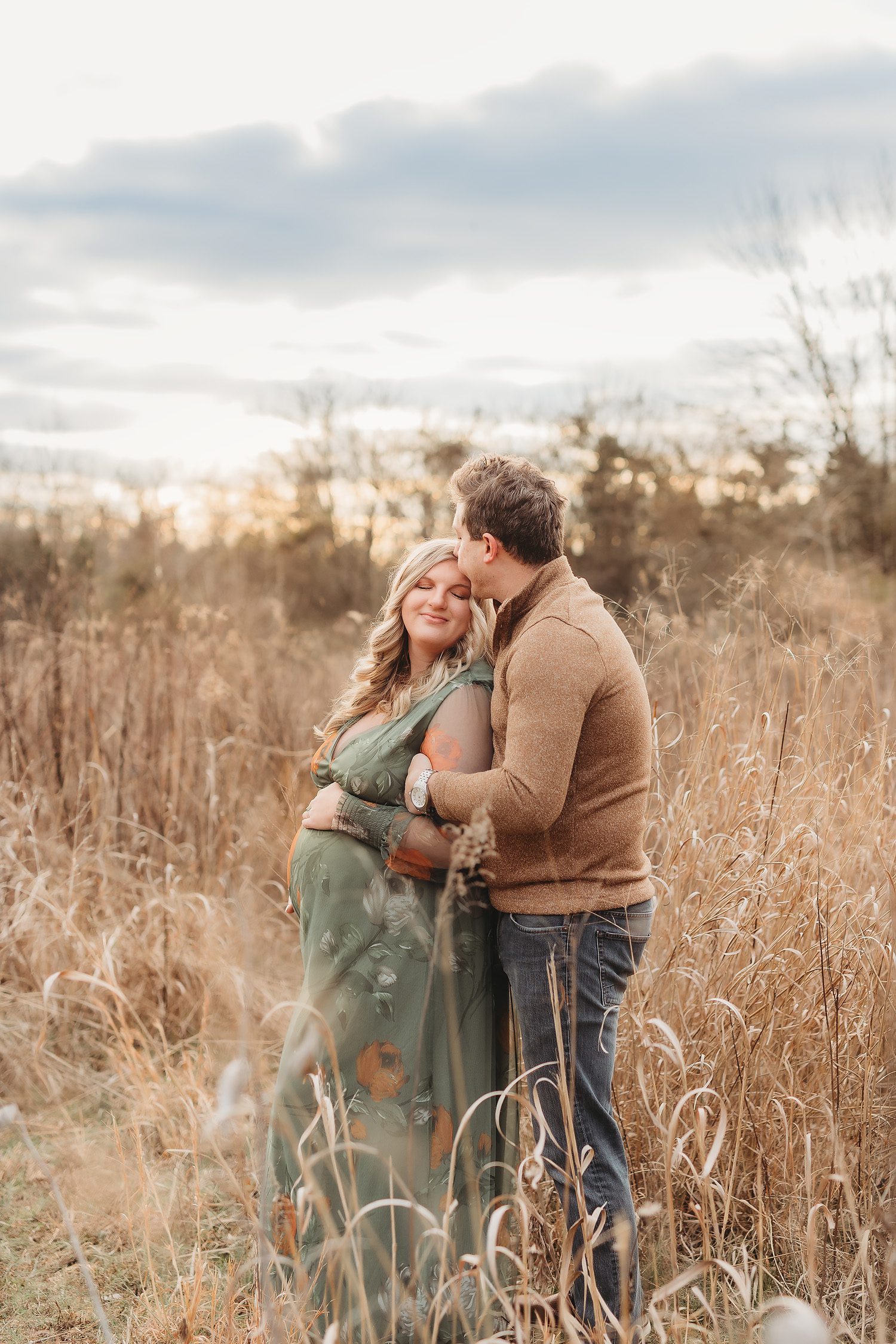 Outdoor Maternity Photos in Nashville: What to Wear, When to Schedule & What to Expect