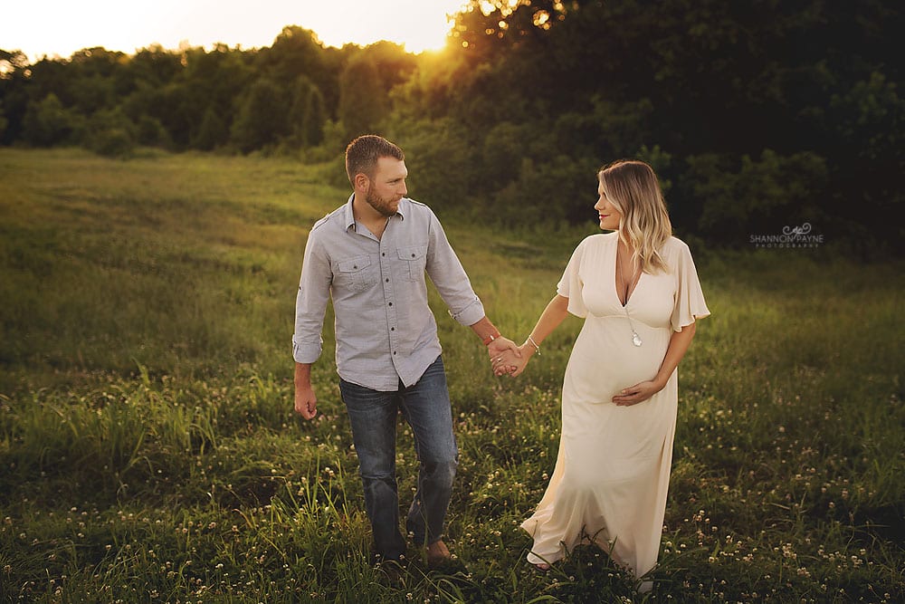 maternitycouple What to Wear for Maternity Photos